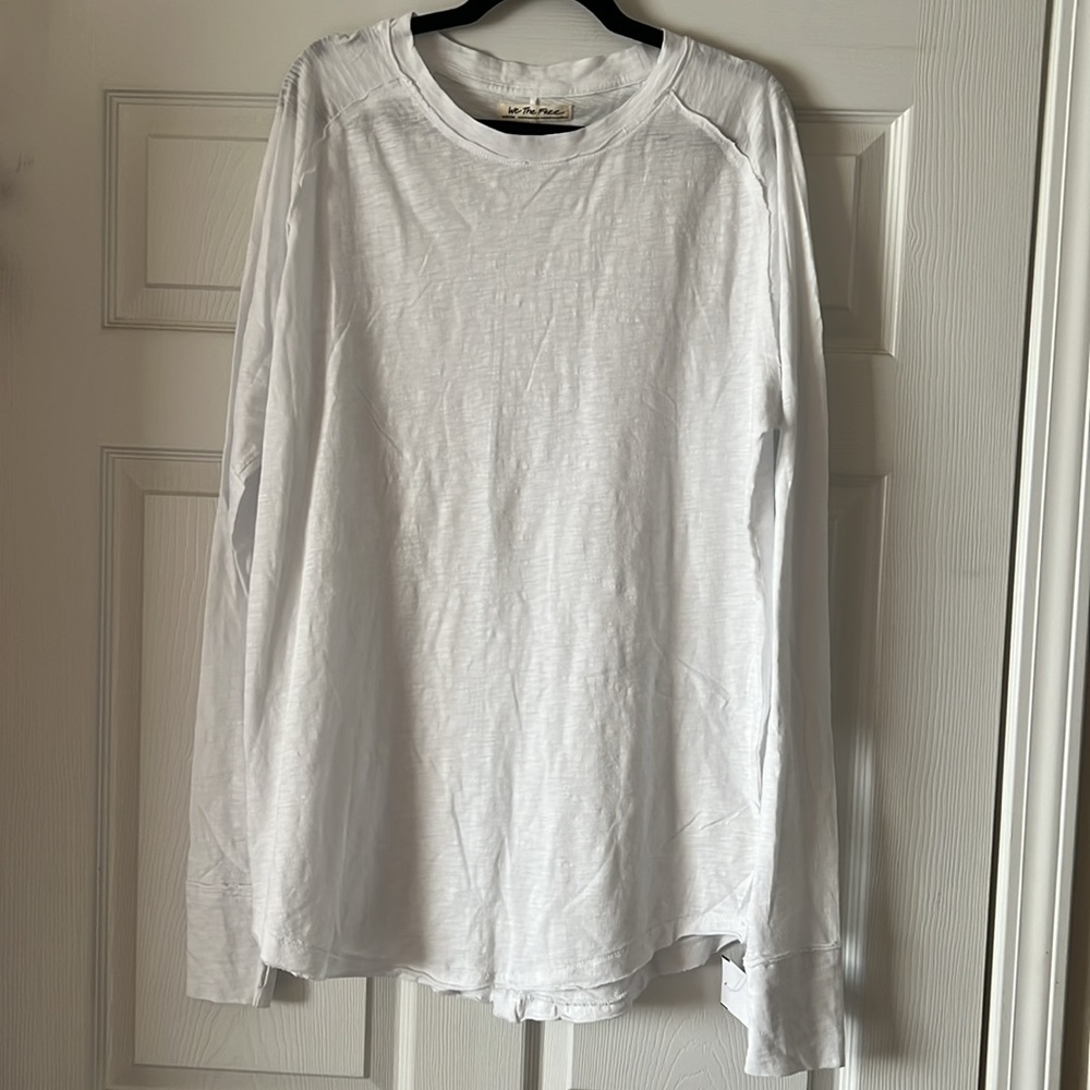NWOT WE THE FREE ARDEN WHITE LONG SLEEVE TEE W THUMBHOLE.